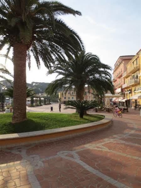 Hotel Due Torri Porto Azzurro Exterior foto